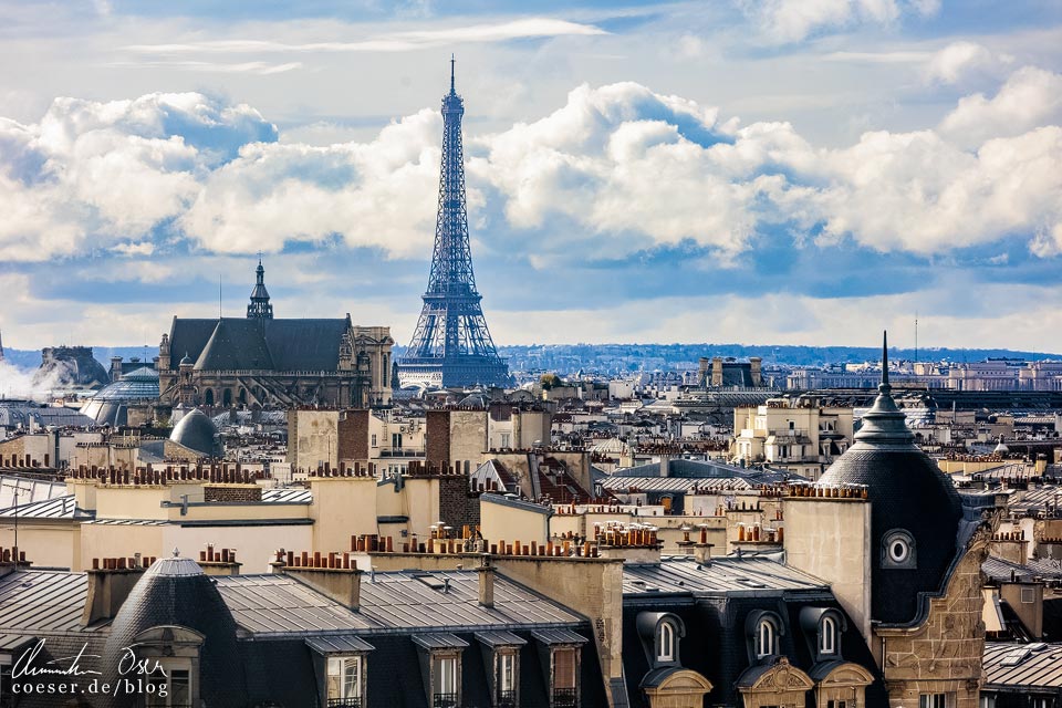 Ausblick auf den Eiffelturm vom ehemaligen Redaktionsgebäude der Zeitung Libération anlässlich der Ausstellung Invader Space Station in Paris