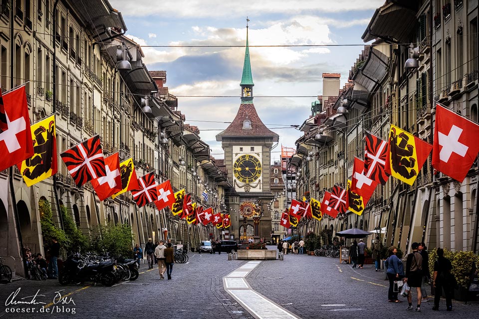 Der Zytglogge (Zeitglockenturm) und die Kramgasse in Bern