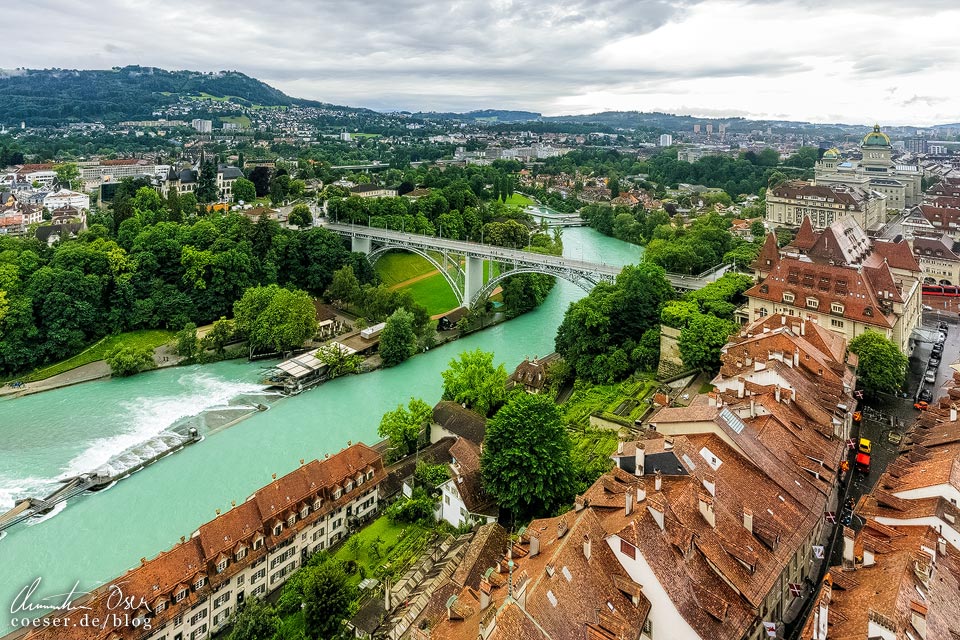 Aussichtspunkt am Turm des Berner Münster mit Blick auf die Altstadt, die Aare und die Kirchenfeldbrücke