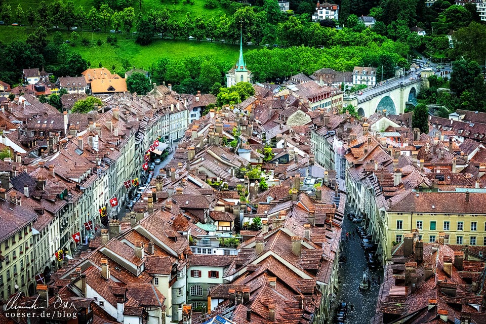 Aussichtspunkt am Turm des Berner Münster mit Blick auf die Altstadt und die Nydeggkirche