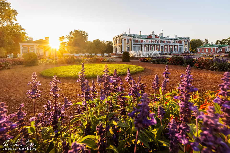 Sonnenuntergang über dem Schloss Katharinental im Stadtviertel Kadriorg in Tallinn