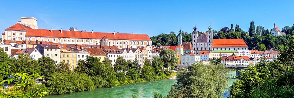 Panorama von Steyr mit dem Schloss Lamberg und der Michaelerkirche