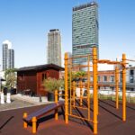 Sauna und Calisthenics-Parcours auf der Dachterrasse des 25hours Hotel The Trip in Frankfurt am Main