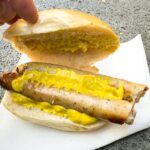 Thüringer Rostbratwurst im Brötchen von der Altstadtmetzgerei Dey in Frankfurt