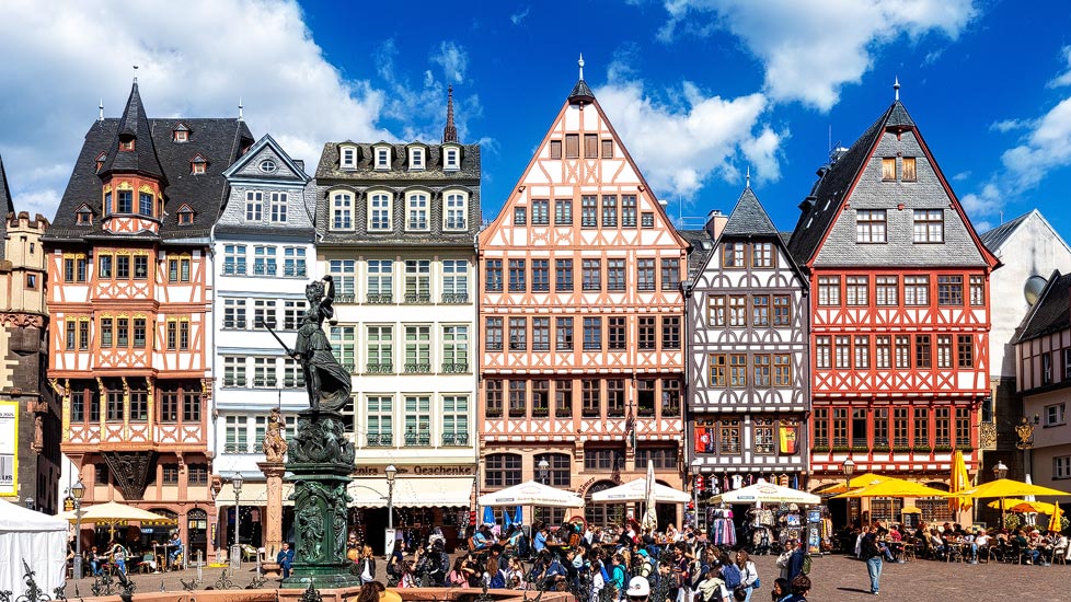 Historische Gebäude und Fassaden am Römerberg in Frankfurt am Main