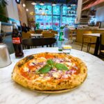 Pizza Tonno in der Pizzeria Calma Caos in Frankfurt