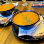 Fischsuppe mit Brot im Restaurant Salka Valka eldhús/kitchen in Reykjavik