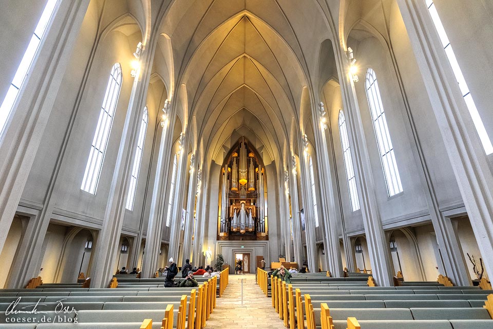 Innenansicht der Hallgrimskirche (Hallgrímskirkja) in Reykjavik