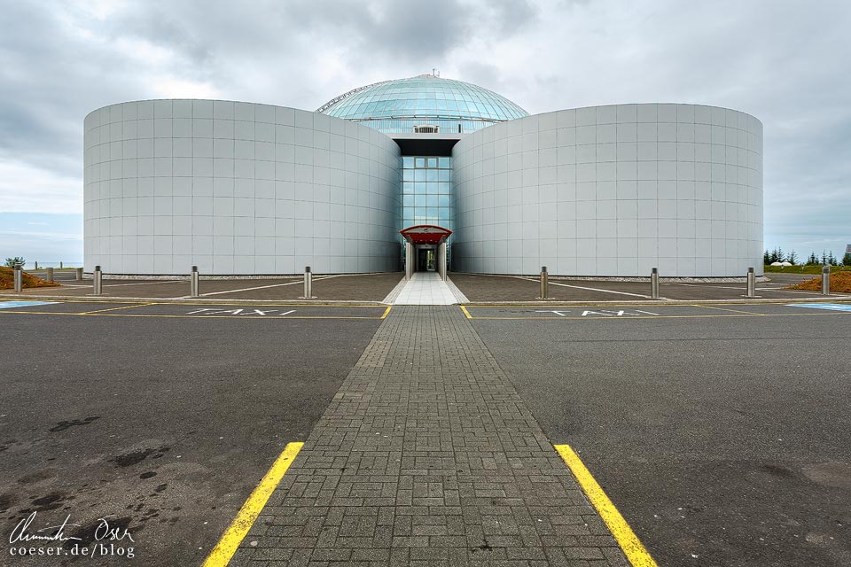 Außenansicht des Naturkundemuseums Perlan in Reykjavik