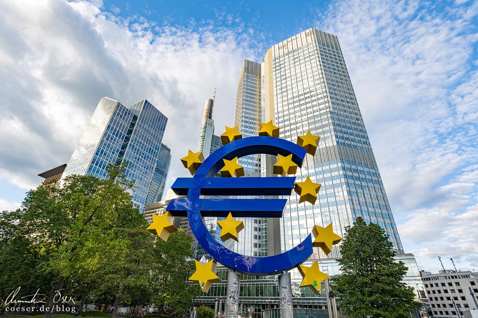 Kunstwerk Euro-Skulptur von Ottmar Hörl in Frankfurt am Main