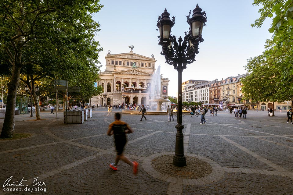 Fotospots Frankfurt: Jogger vor der Alten Oper