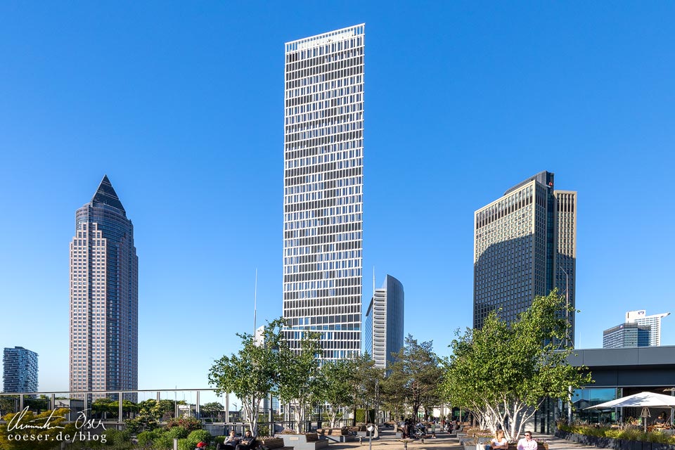 Fotospots Frankfurt: Wolkenkratzer vom Sky Garden des Einkaufszentrums Sky Plaza aus gesehen