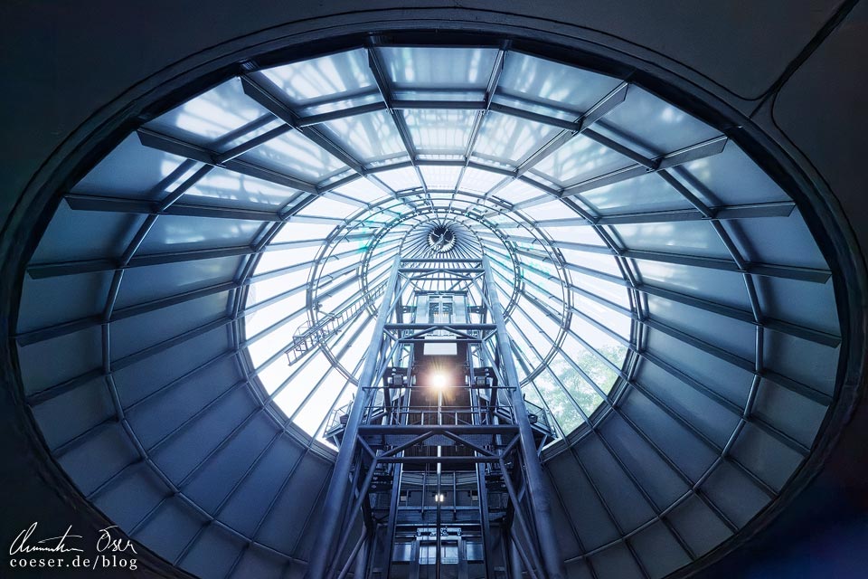 Fotospots Frankfurt: Moderne und futuristische Architektur in der U-Bahn-Station Festhalle/Messe