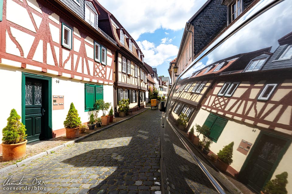 Fachwerkhäuser in der Gasse Alt-Höchst in der Fachwerk-Altstadt Höchst in Frankfurt am Main