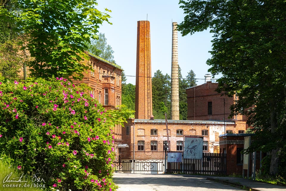 Außenansicht der Papierfabrik von Līgatne, Lettland