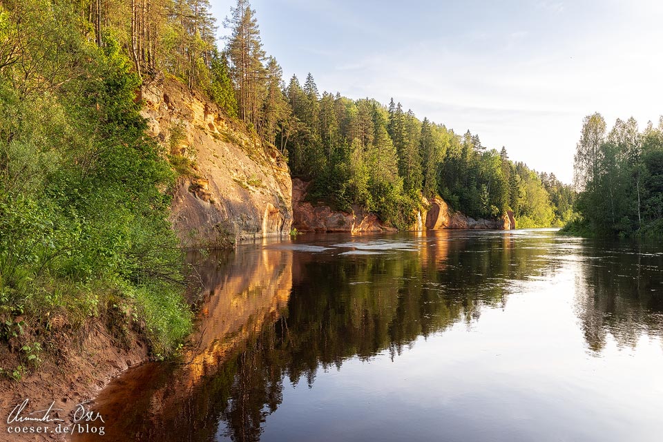 Wanderung zum Adlerfelsen (Ērgļu klintis) im Nationalpark Gauja in Cesis, Lettland