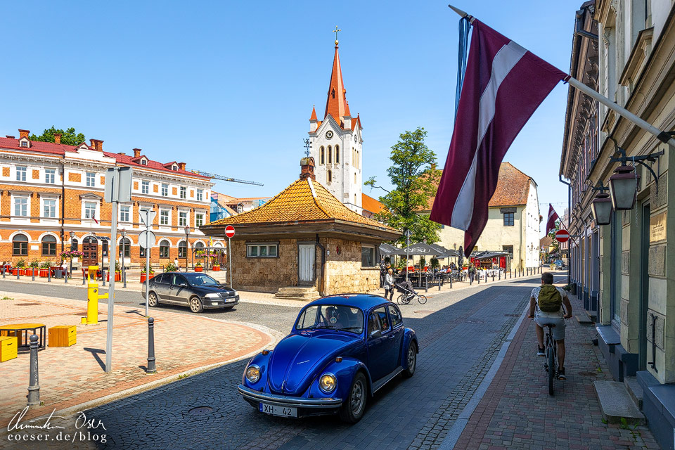 Der Rosenplatz (Rožu laukums) in Cesis, Lettland