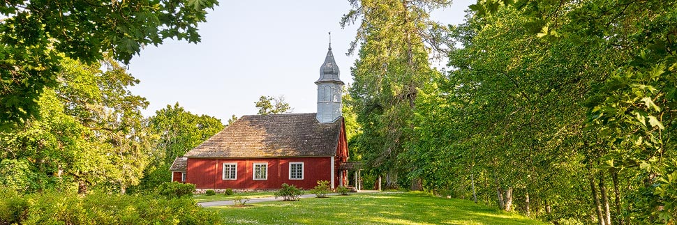 Alte Holzkirche im Freilichtmuseum der Burg Turaida in Sigulda, Lettland