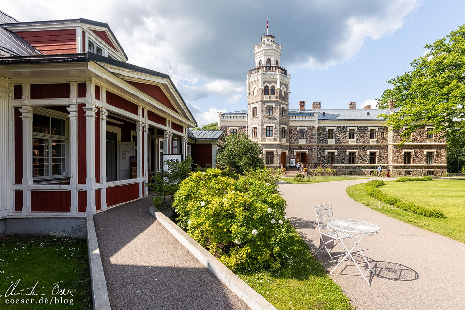 Neues Schloss Segewold und die Herrenhausscheune in Sigulda, Lettland