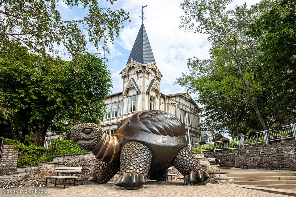 Bronzestatue einer Schildkröte (Bruņurupucis) in Jürmala, Lettland
