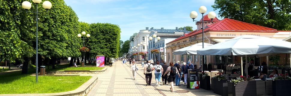 Fußgängerzone Jomas iela in Jürmala, Lettland