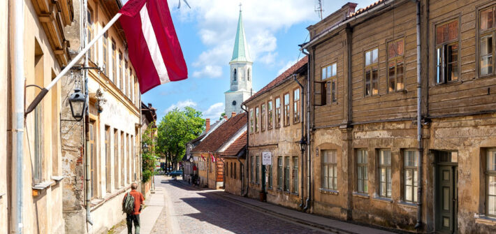 Historische Holzhäuser in Kuldiga, Lettland
