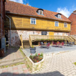 Außenansicht des SĪMANIS Boutique Hotel in Kuldiga, Lettland