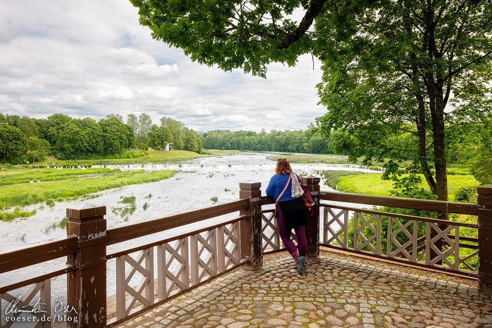 Aussichtspunkt mit Blick auf den Wasserfall Ventas Rumba in Kuldiga, Lettland