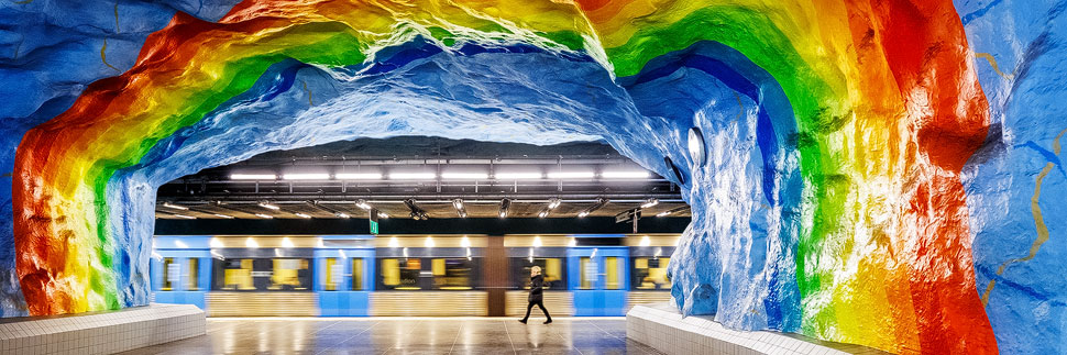 Regenbogen-Design in der Metro-Station Stadion in Stockholm, Schweden