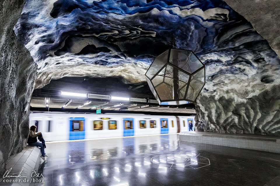 Moderne Kunst in der Metro-Station Tekniska högskolan in Stockholm, Schweden