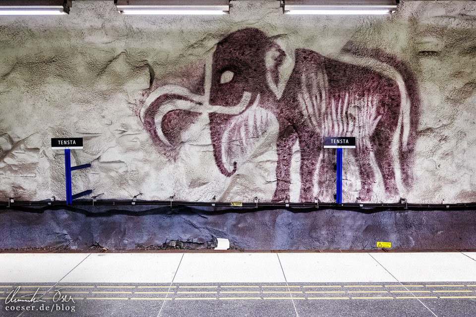 Moderne Kunst in der Metro-Station Tensta in Stockholm, Schweden