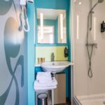 Bad im Doppelzimmer im Hotel ibis Styles Bayonne Centre Gare