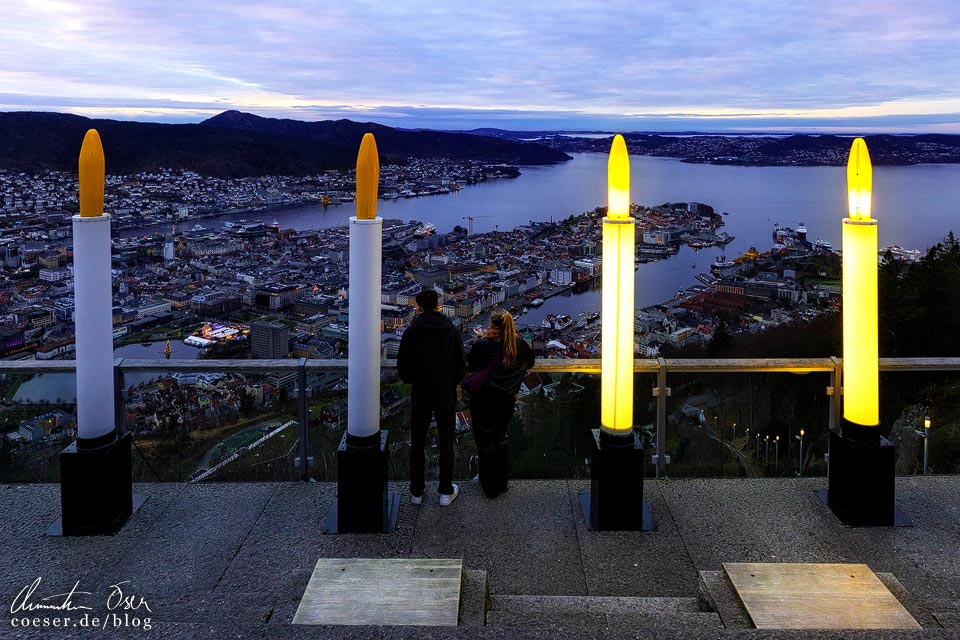 Sonnenuntergang am See Skomakerdiket auf dem Fløyen in Bergen, Norwegen