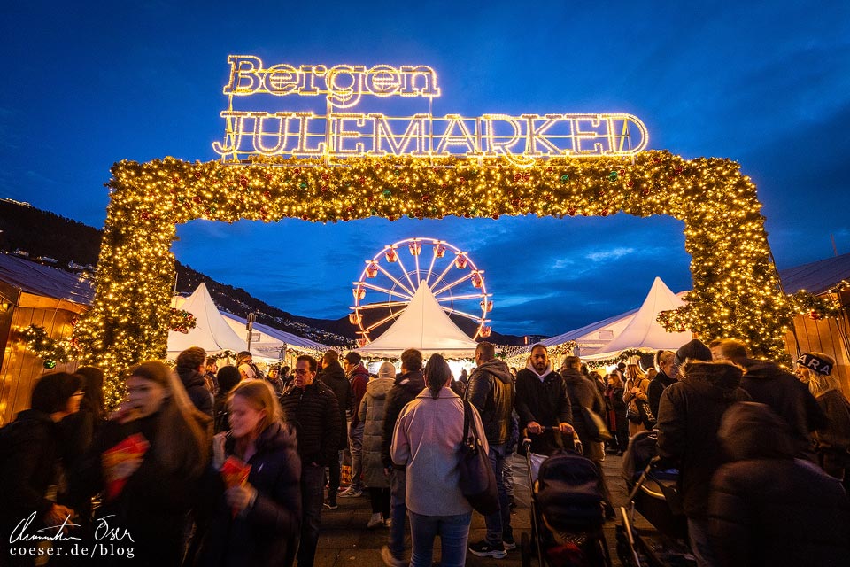 Eingang zum Weihnachtsmarkt (Julemarked) in Bergen, Norwegen