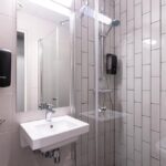 Bad im Doppelzimmer im Hotel Citybox Oslo
