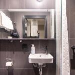 Bad im Doppelzimmer im Forenom Aparthotel Oslo