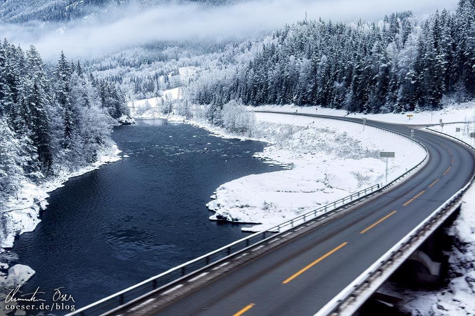 Blick aus der Bergensbanen auf eine Winterlandschaft in Norwegen
