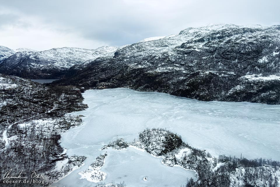 Blick aus der Bergensbanen auf eine Winterlandschaft in Norwegen