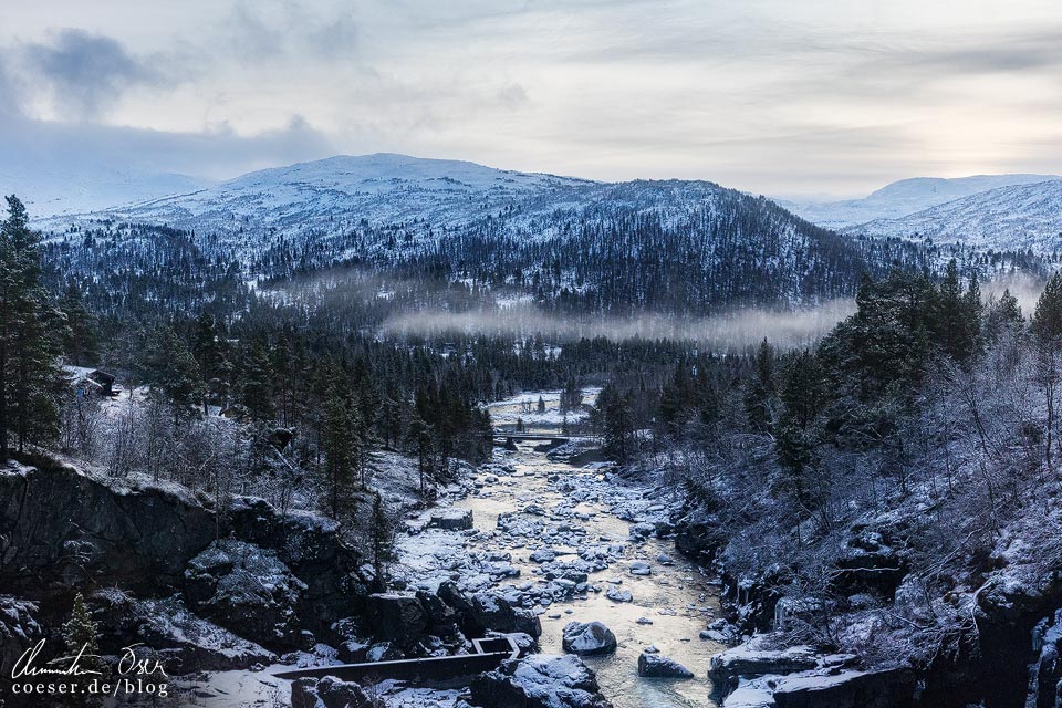 Blick aus der Bergensbanen auf eine Winterlandschaft in Norwegen