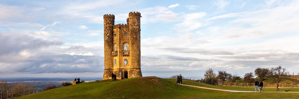 Sonnenuntergang am Broadway Tower in den Cotswolds