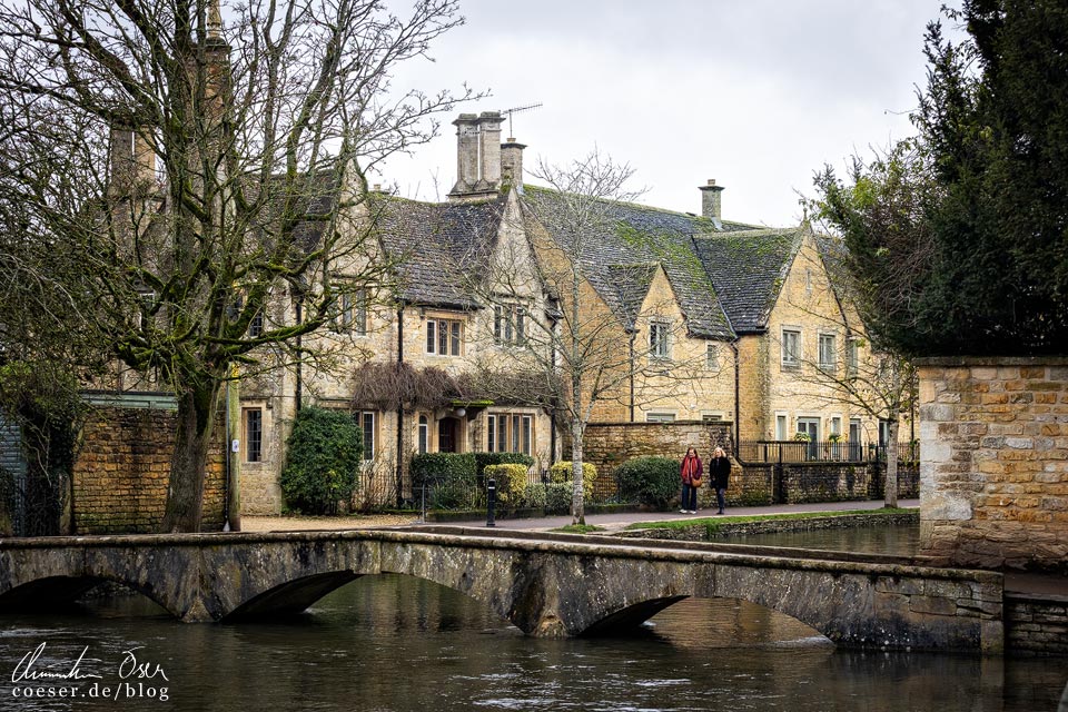 Häuser, Brücken und der River Windrush in Bourton-on-the-Water, Cotswolds