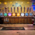 Barbereich der Hawkstone Brewery in Bourton-on-the-Water, Cotswolds