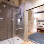 Badezimmer im Apartment in einer ehemaligen Kirche in Chipping Norton, Cotswolds