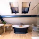 Badezimmer im Apartment in einer ehemaligen Kirche in Chipping Norton, Cotswolds