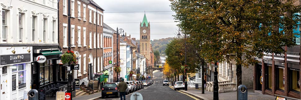 Stadtansicht und Shipquay Street in Derry/Londonderry, Nordirland