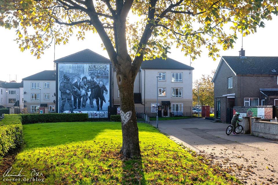 Das "Bloody Sunday Mural" im Viertel Bogside in Derry/Londonderry, Nordirland