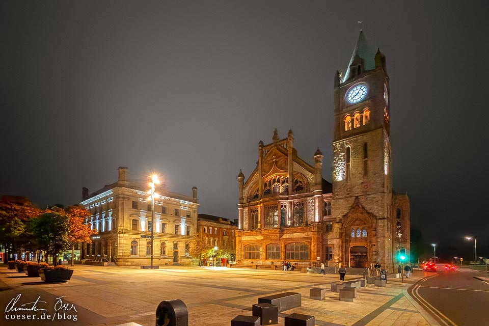 Außenansicht der neugotischen Guild Hall in Derry/Londonderry, Nordirland
