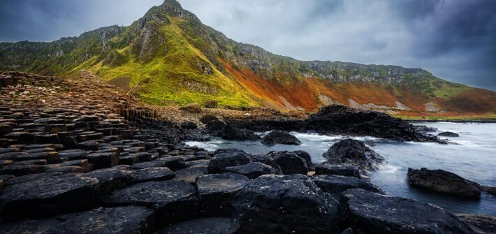 Giant's Causeway während eines Roadtrip auf der Causeway Coastal Route in Nordirland