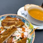 Kürbissuppe und Ceasar Salad im Café Bothy White Park Bay in Dunseverick, Nordirland