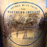 Nordirisches Bier im Pub The Glencloy Inn in Carnlough, Nordirland